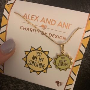 super cute necklace!!